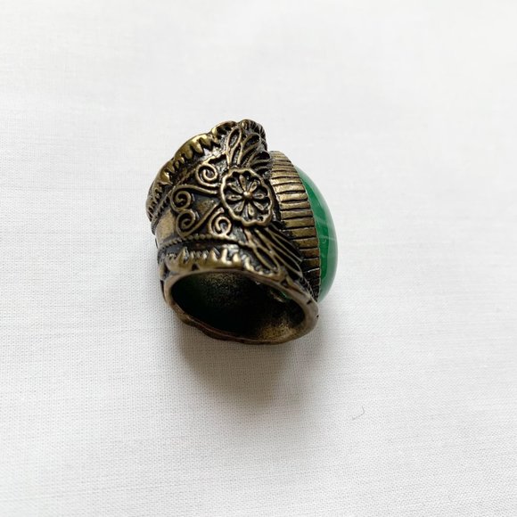 VINTAGE | GOLD JADE STATEMENT RING - Picture 2 of 4